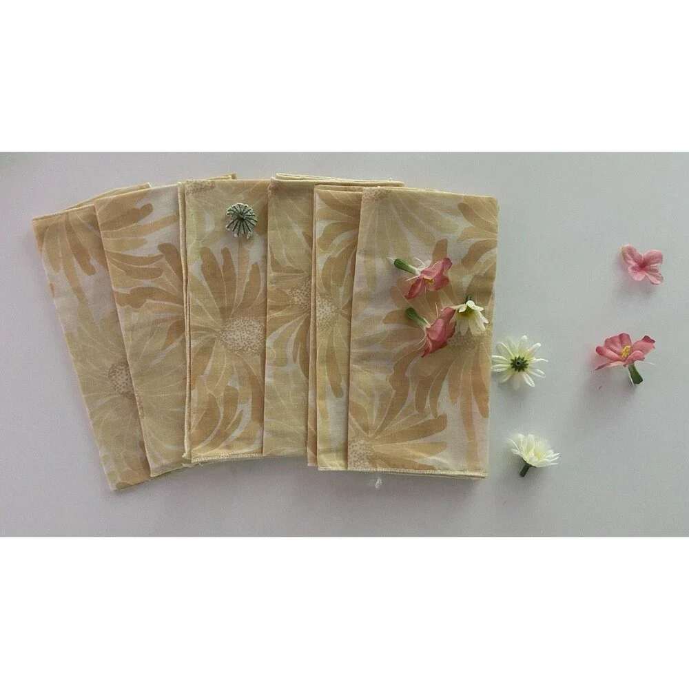 Vintage Floral Cloth Dinner Napkins Yellow Cream Daisy Print Set Retro Kitchen